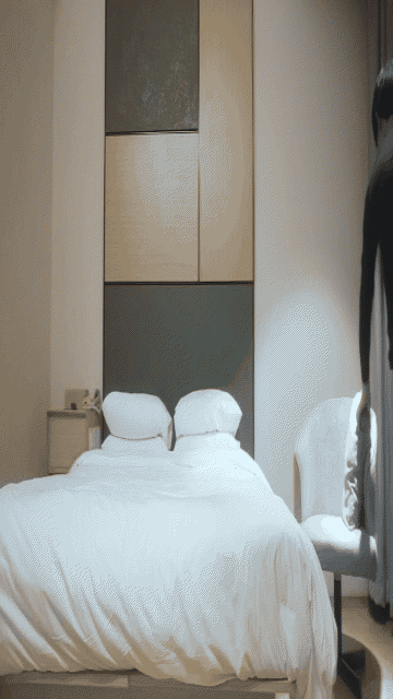 《开发探索》紧接第二场依旧顶级美女，包臀裙肉丝这妹子好骚，手指猛扣骚穴，穿着高筒.gif