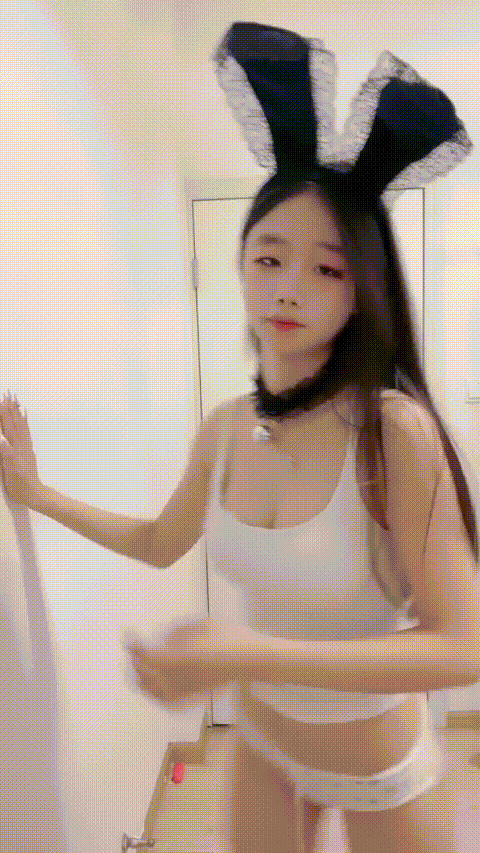 小云慢吞吞   美少女  道具自慰 (3)_p5.gif