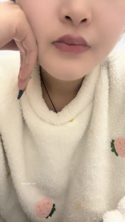 爱液随风起_农村大学生主播_户外喷水直播合集27部_27_p5_compressed.gif
