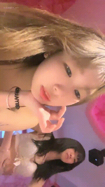 两位在校学妹，下海兼职~2V2密码房，小小年纪就这么放荡_start369s_3s.gif.gif