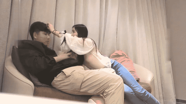 【小宝探花】假害羞的少妇_激情舌吻调情，特色抽插猛操上位骑乘后入啪啪_5p.gif.gif