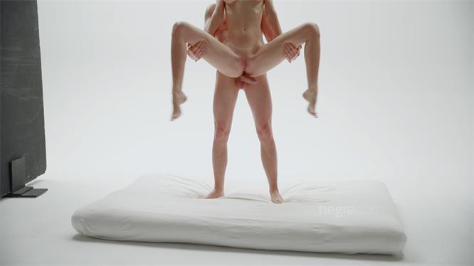欧美唯美情侣性爱拍摄，慢动作无套看上去就是享受.mp4_20240720_152728.599.jpg.jpg