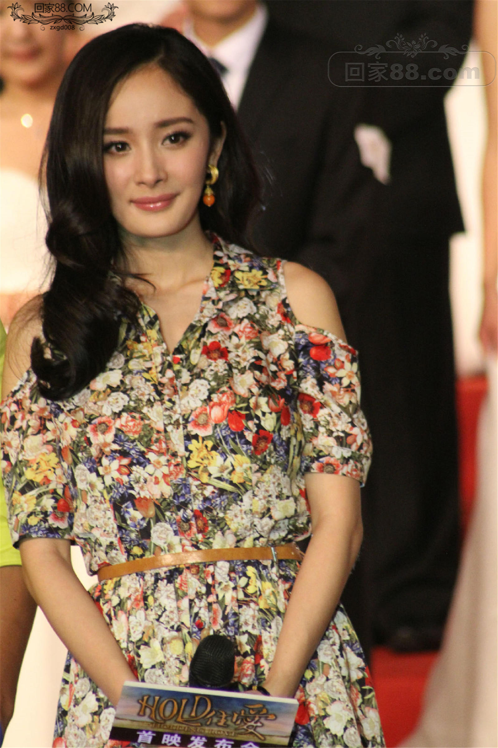 M7236497A05.jpg
