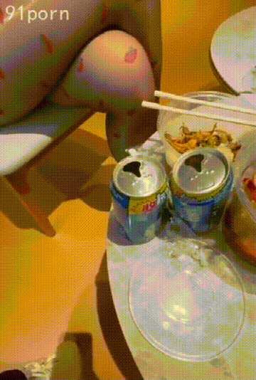 朋友妻不客气 一起3P轮操调教兄弟的极品丝袜大长腿淫妻1668.gif