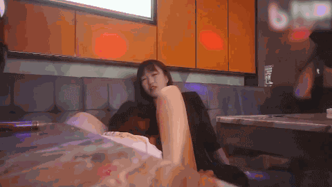 2 (5)_compressed.gif