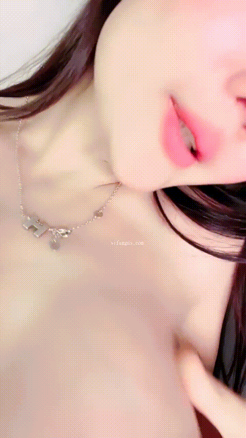 【溢美】新出炉的G奶女神网红脸道具自慰喷水_3_p5.gif
