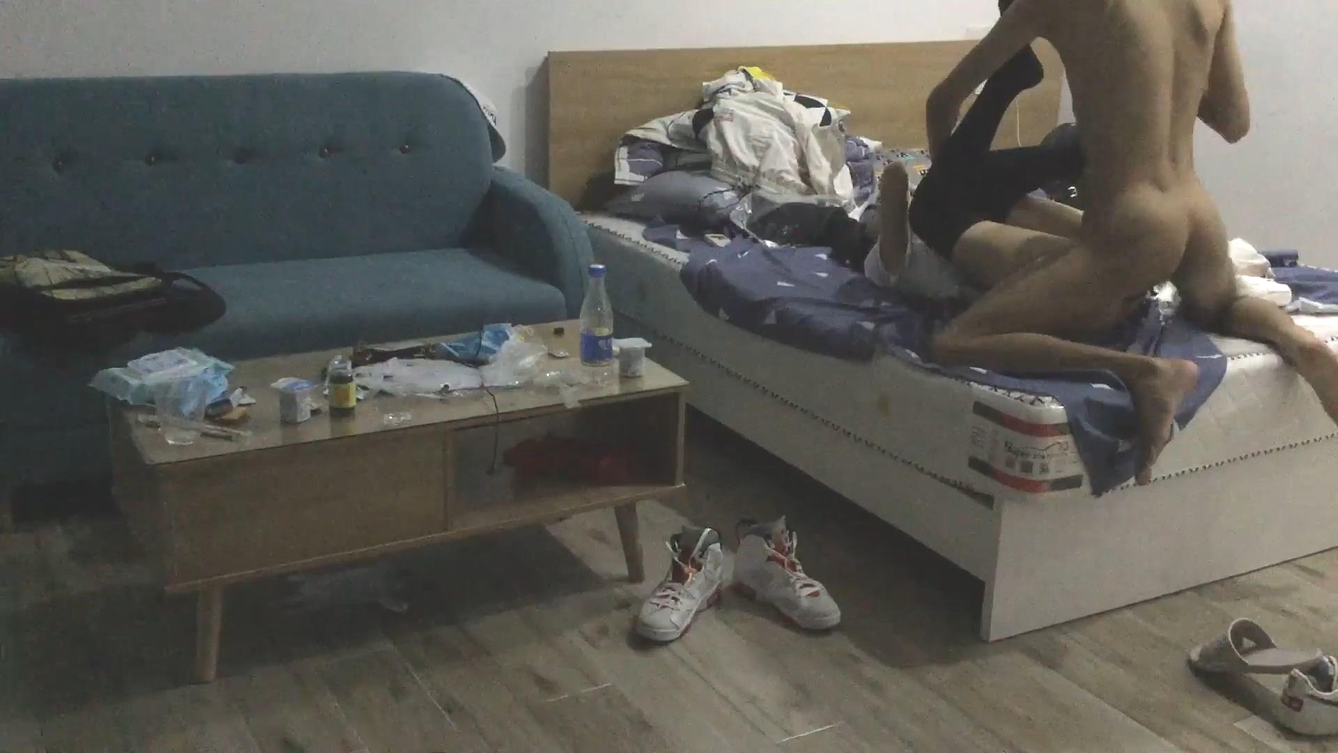 極品美腿白虎尤物穿性感絲襪制服被幹淫言亂語求饒／約黑絲長腿淘寶模特開房舔玩肉棒後.jpg
