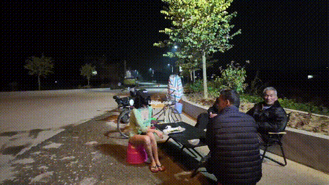绿色毛衣逛街2_p60.gif