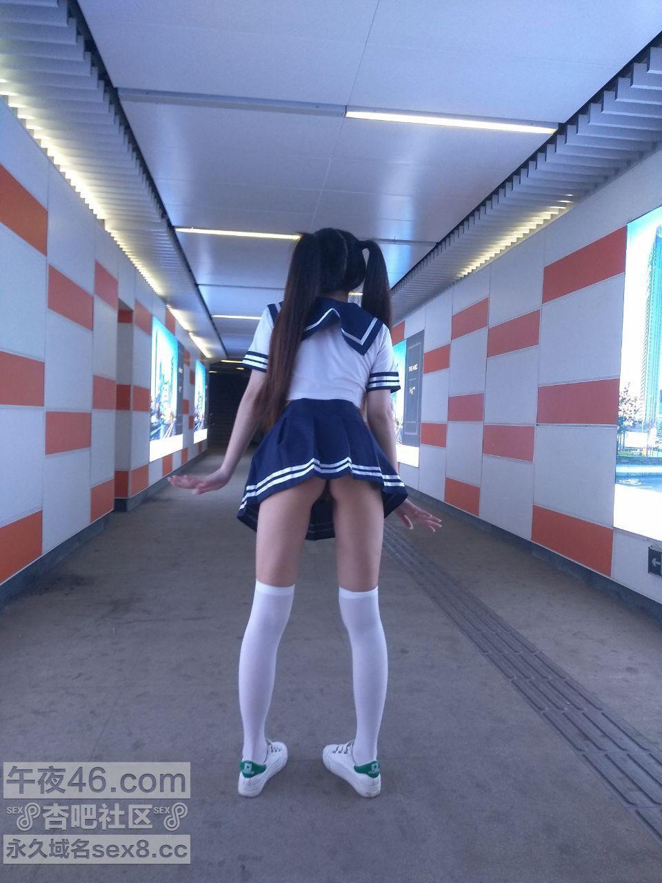 更多在露出街拍野战_1274251556997623808_0.jpg