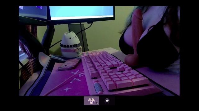 moaning egirl gives private masterbution help.jpg