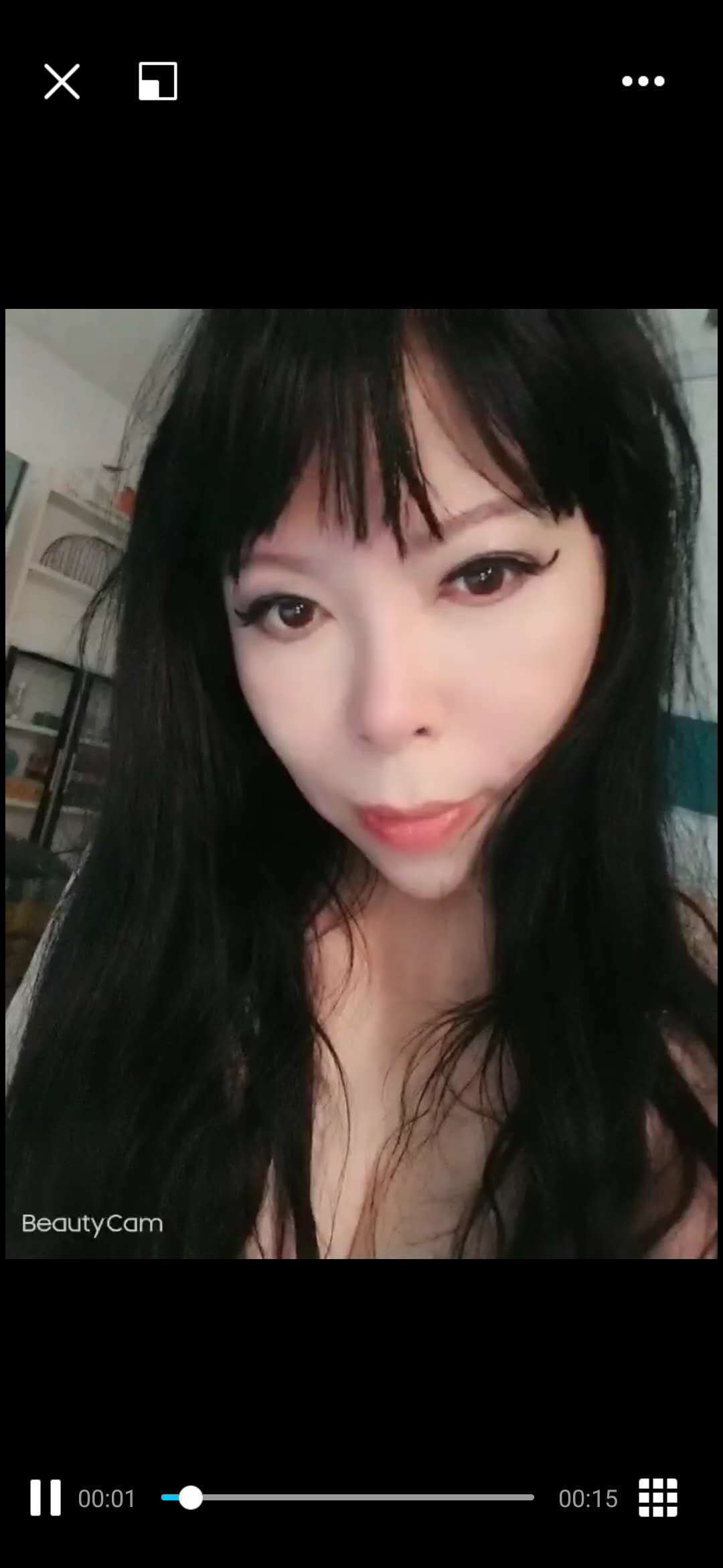 就是她