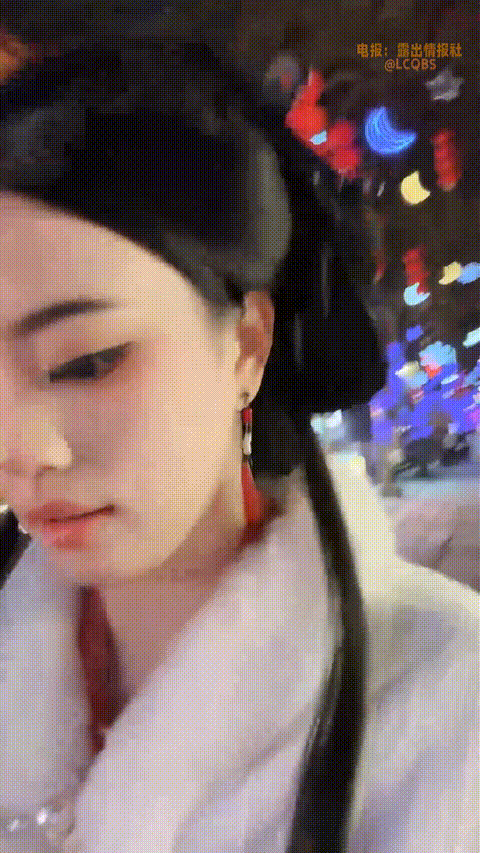 精品推荐 【小鱼糕冷】在职空姐古城穿汉服户外跳蛋露出空姐制服在球场无套狂操巨乳空.gif