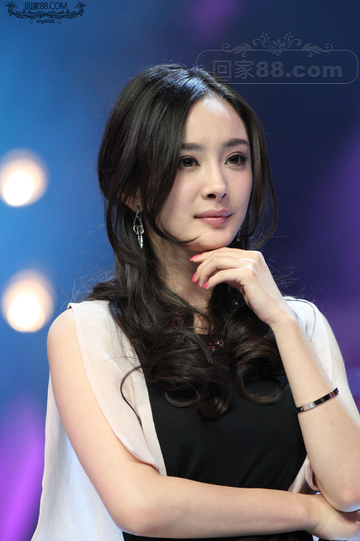 M7236543A01.jpg