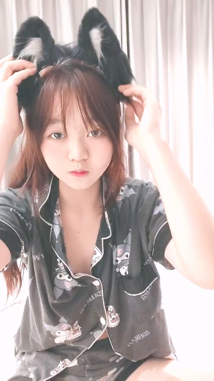 ❤❤纯欲系天花板，猫耳朵卡哇伊美少女，白嫩美乳紧致嫩穴，一脸呆萌甜美，全裸扣穴，.jpg